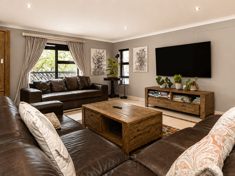 4 Bedroom House to Rent in Flamingo Vlei - Photo 6