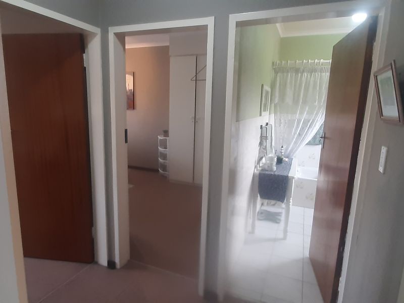 Elegant Duplex with Private Garden! - Photo 9