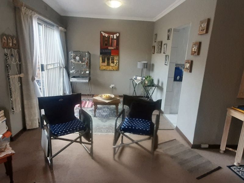 Elegant Duplex with Private Garden! - Photo 6