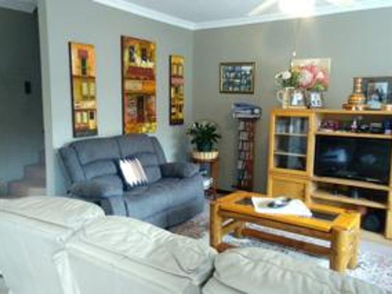 Elegant Duplex with Private Garden! - Photo 5