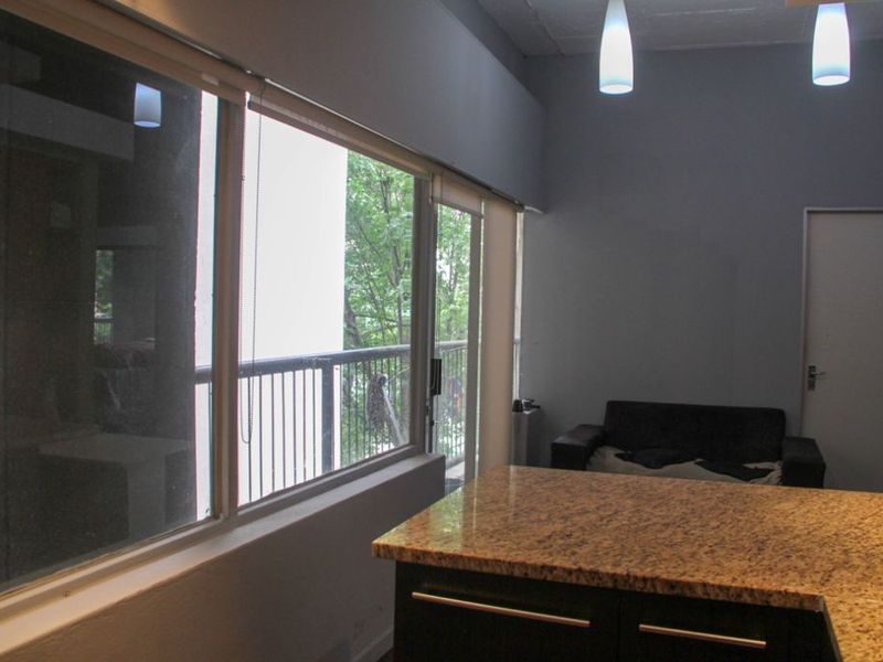 Modern Bachelor Unit – Braamfontein Investment Opportunity - Photo 1