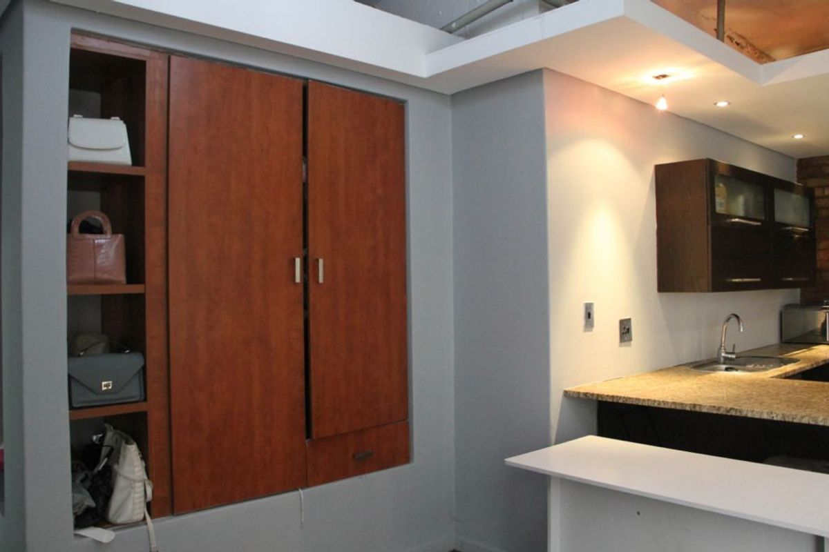 Modern Bachelor Unit – Braamfontein Investment Opportunity - Photo 3