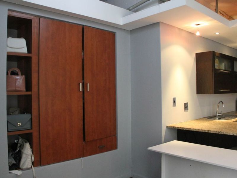 Modern Bachelor Unit – Braamfontein Investment Opportunity - Photo 3
