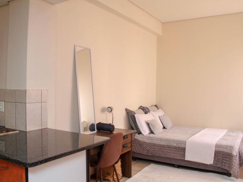 Bachelor Unit – Prime Braamfontein Investment Opportunity - Photo 1