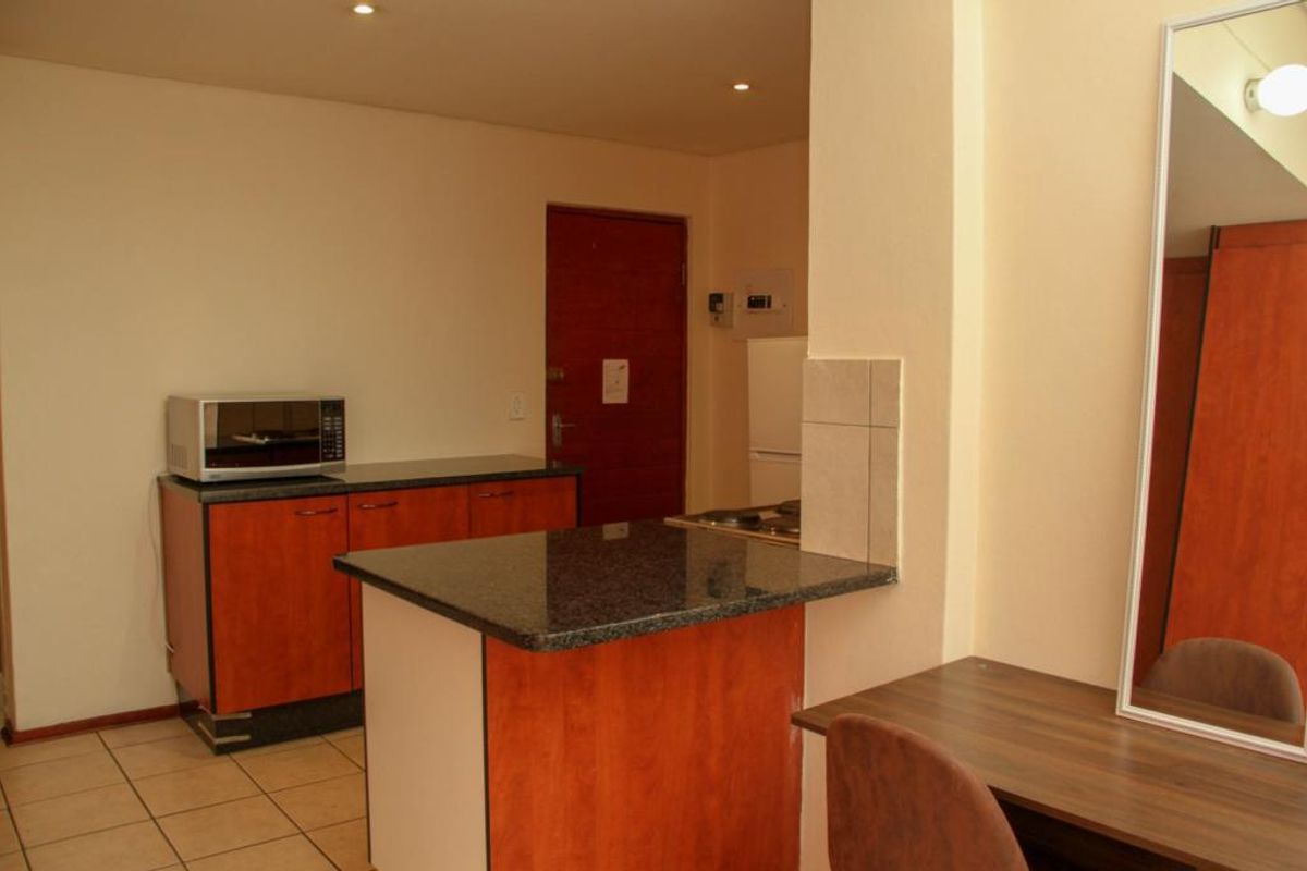 Bachelor Unit – Prime Braamfontein Investment Opportunity - Photo 5