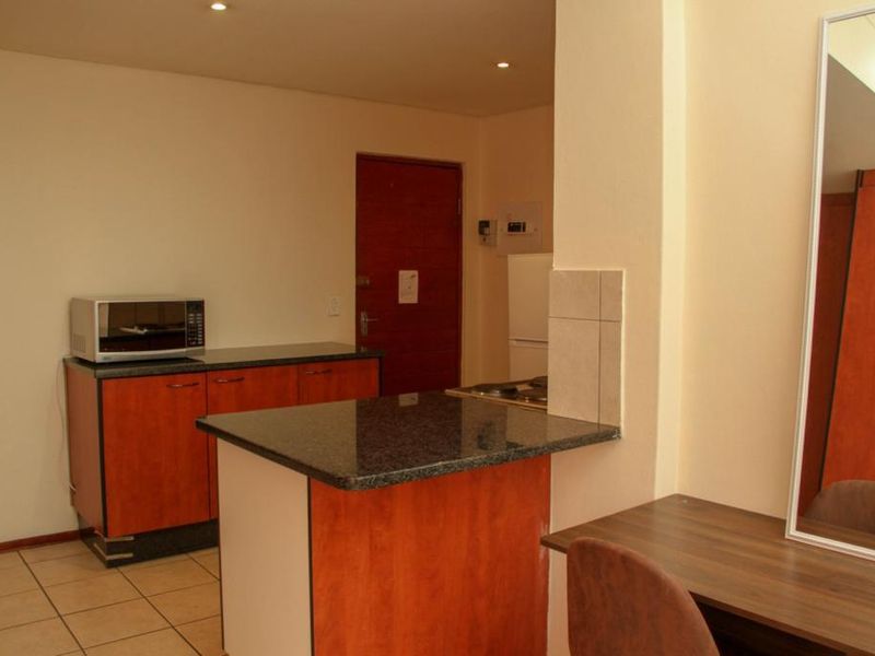 Bachelor Unit – Prime Braamfontein Investment Opportunity - Photo 5