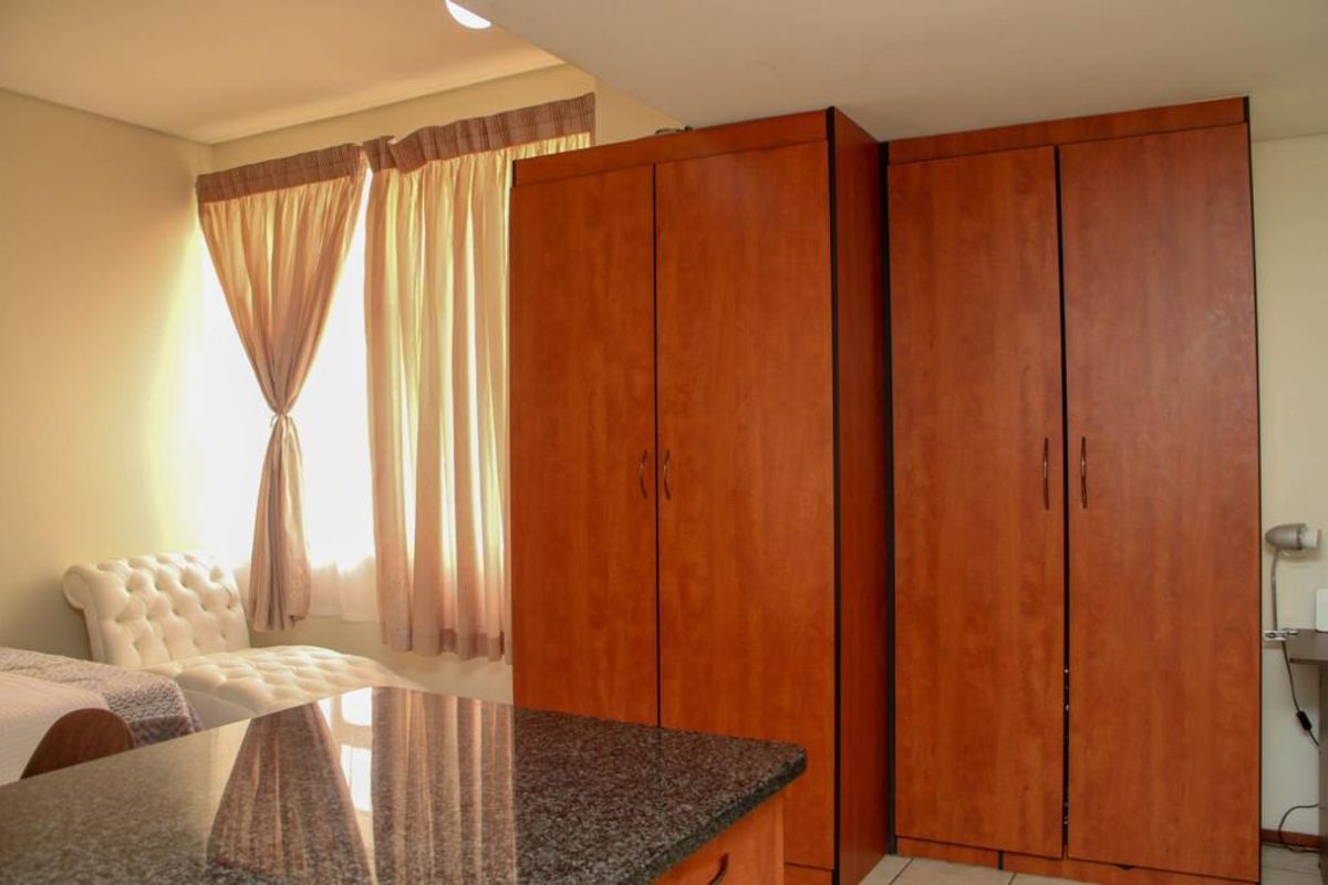 Bachelor Unit – Prime Braamfontein Investment Opportunity - Photo 4