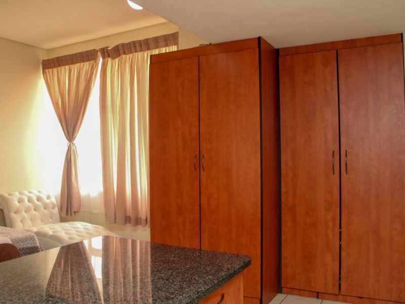 Bachelor Unit – Prime Braamfontein Investment Opportunity - Photo 4