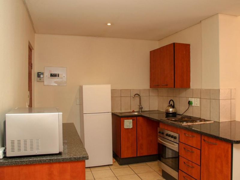 Bachelor Unit – Prime Braamfontein Investment Opportunity - Photo 2