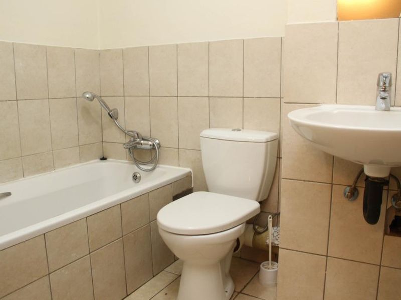 Bachelor Unit – Prime Braamfontein Investment Opportunity - Photo 8