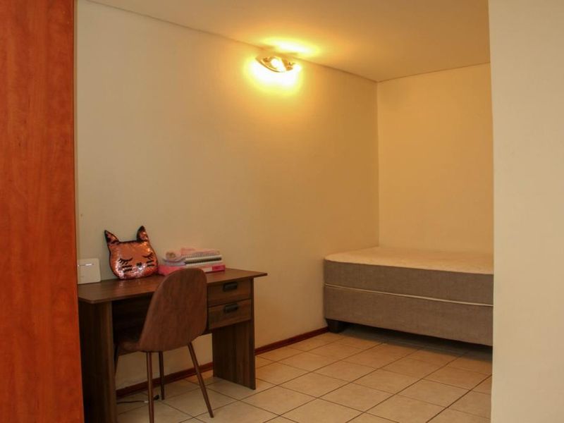 Bachelor Unit – Prime Braamfontein Investment Opportunity - Photo 7