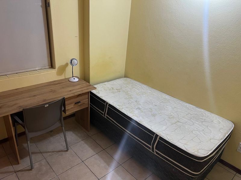Bachelor Unit – Prime Braamfontein Investment Opportunity - Photo 9