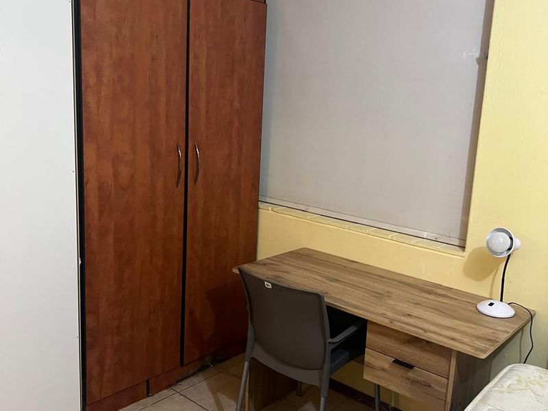 Bachelor Unit – Prime Braamfontein Investment Opportunity - Photo 8