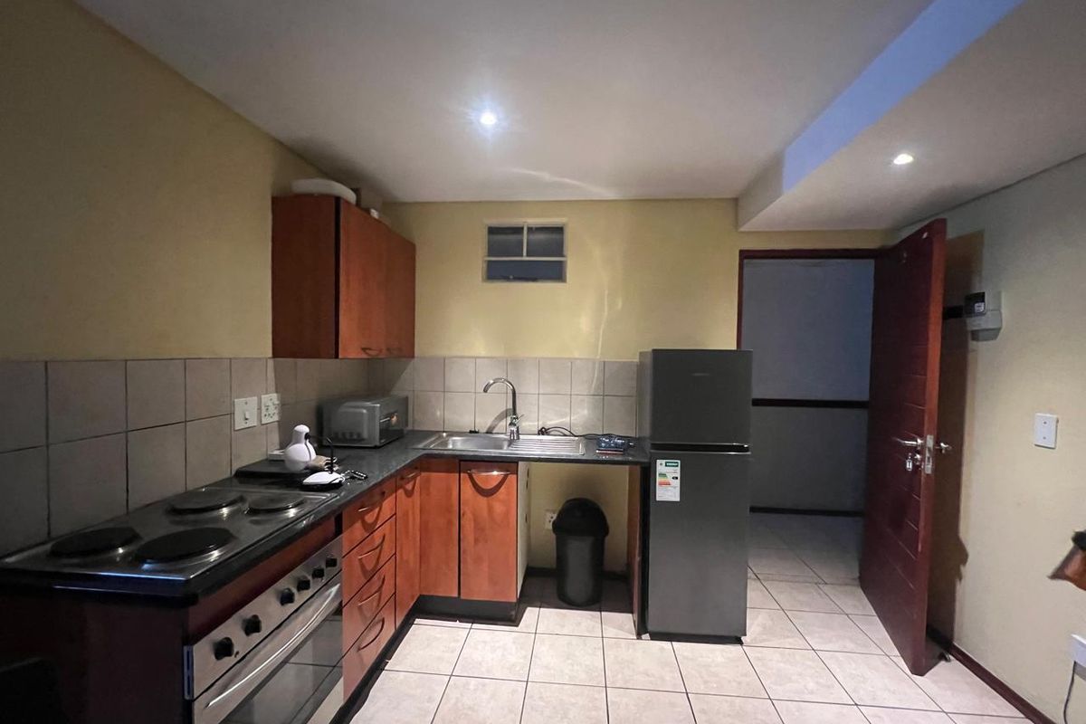 Bachelor Unit – Prime Braamfontein Investment Opportunity - Photo 2
