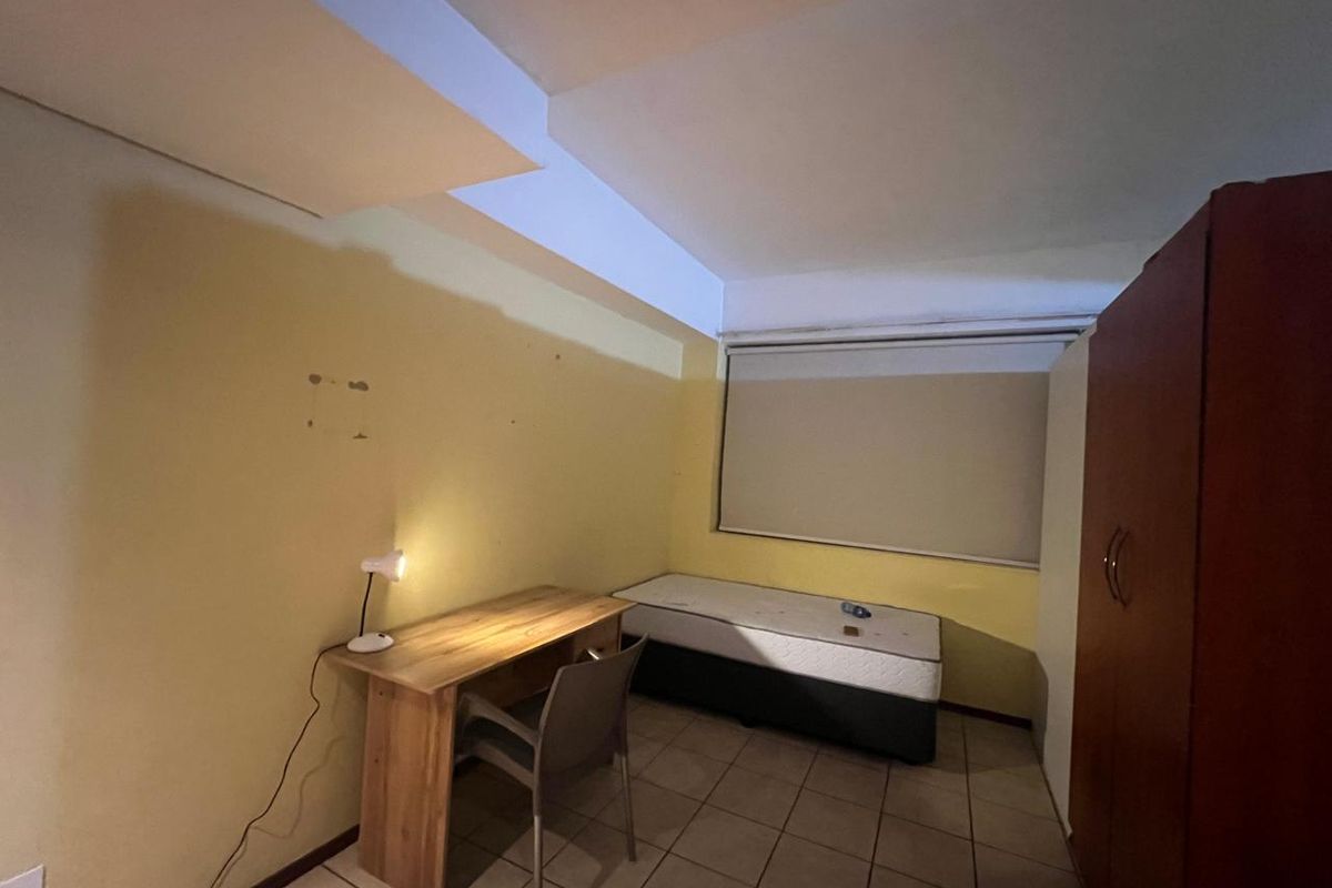 Bachelor Unit – Prime Braamfontein Investment Opportunity - Photo 3