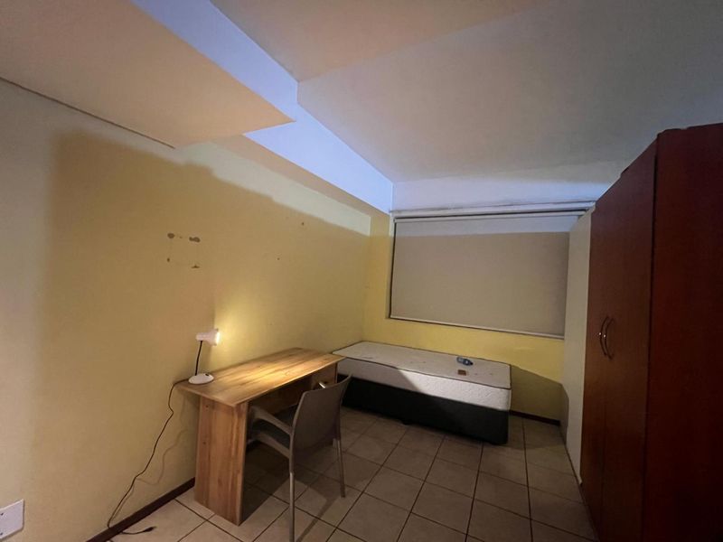 Bachelor Unit – Prime Braamfontein Investment Opportunity - Photo 3