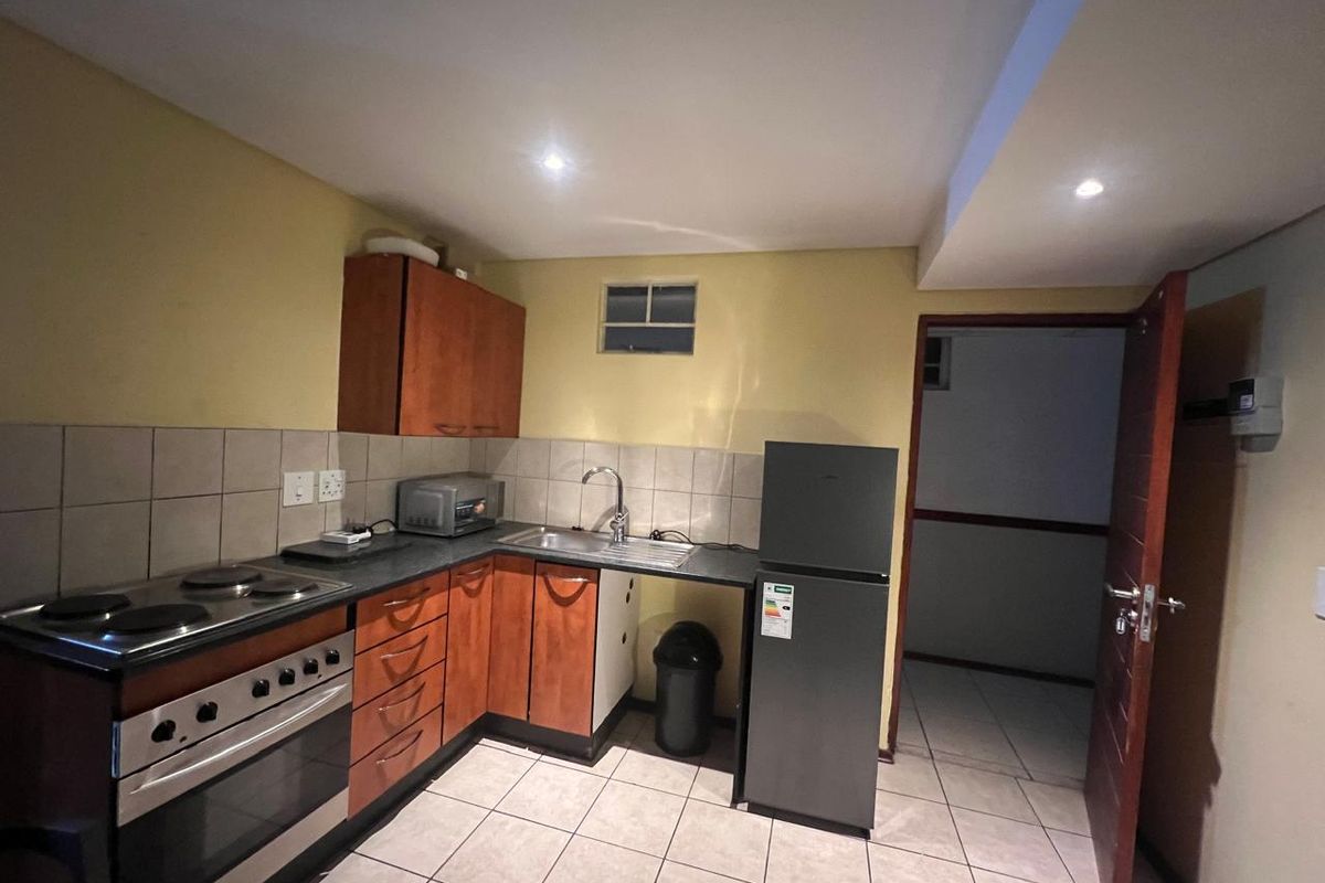 Bachelor Unit – Prime Braamfontein Investment Opportunity - Photo 5