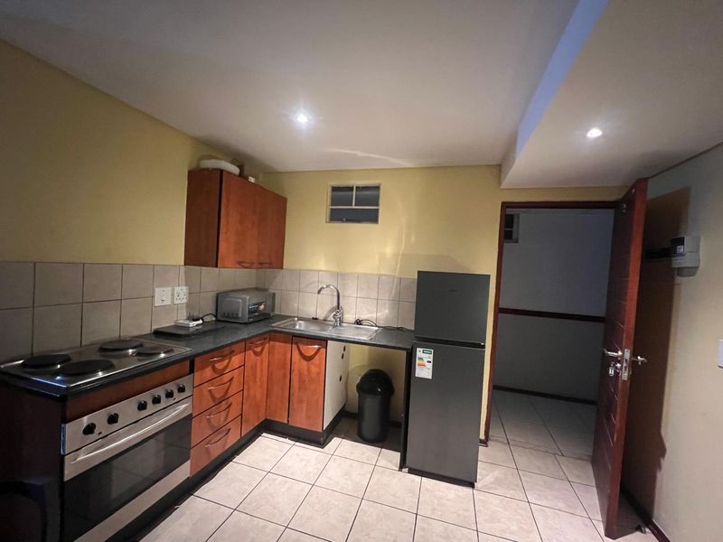 Bachelor Unit – Prime Braamfontein Investment Opportunity - Photo 5