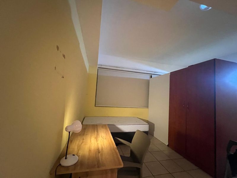 Bachelor Unit – Prime Braamfontein Investment Opportunity - Photo 4