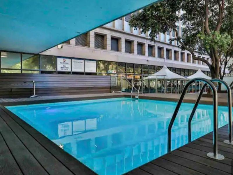 Fully Furnished City Centre Apartment with Pool & Stunning Views - Photo 1