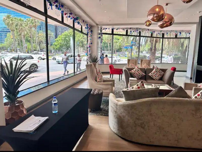 Fully Furnished City Centre Apartment with Pool & Stunning Views - Photo 6