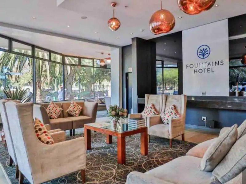 Fully Furnished City Centre Apartment with Pool & Stunning Views - Photo 5