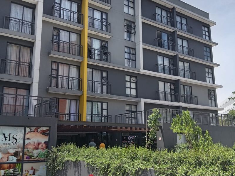 *Modern Luxury in Umhlanga Ridge!!* - Photo 1