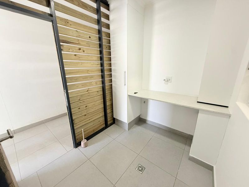 Modern 2 bedroom pet friendly apartment - Photo 1