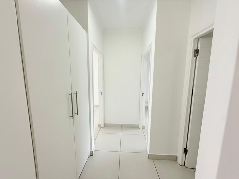 Modern 2 bedroom pet friendly apartment - Photo 9
