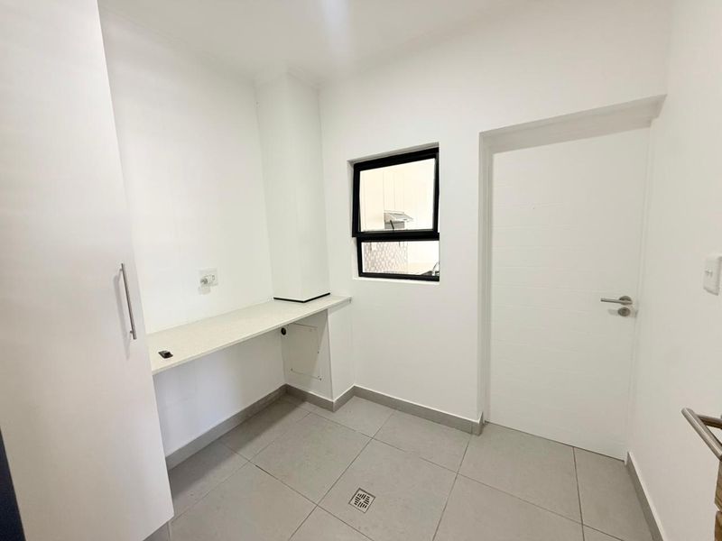 Modern 2 bedroom pet friendly apartment - Photo 6