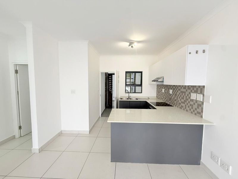 Modern 2 bedroom pet friendly apartment - Photo 3
