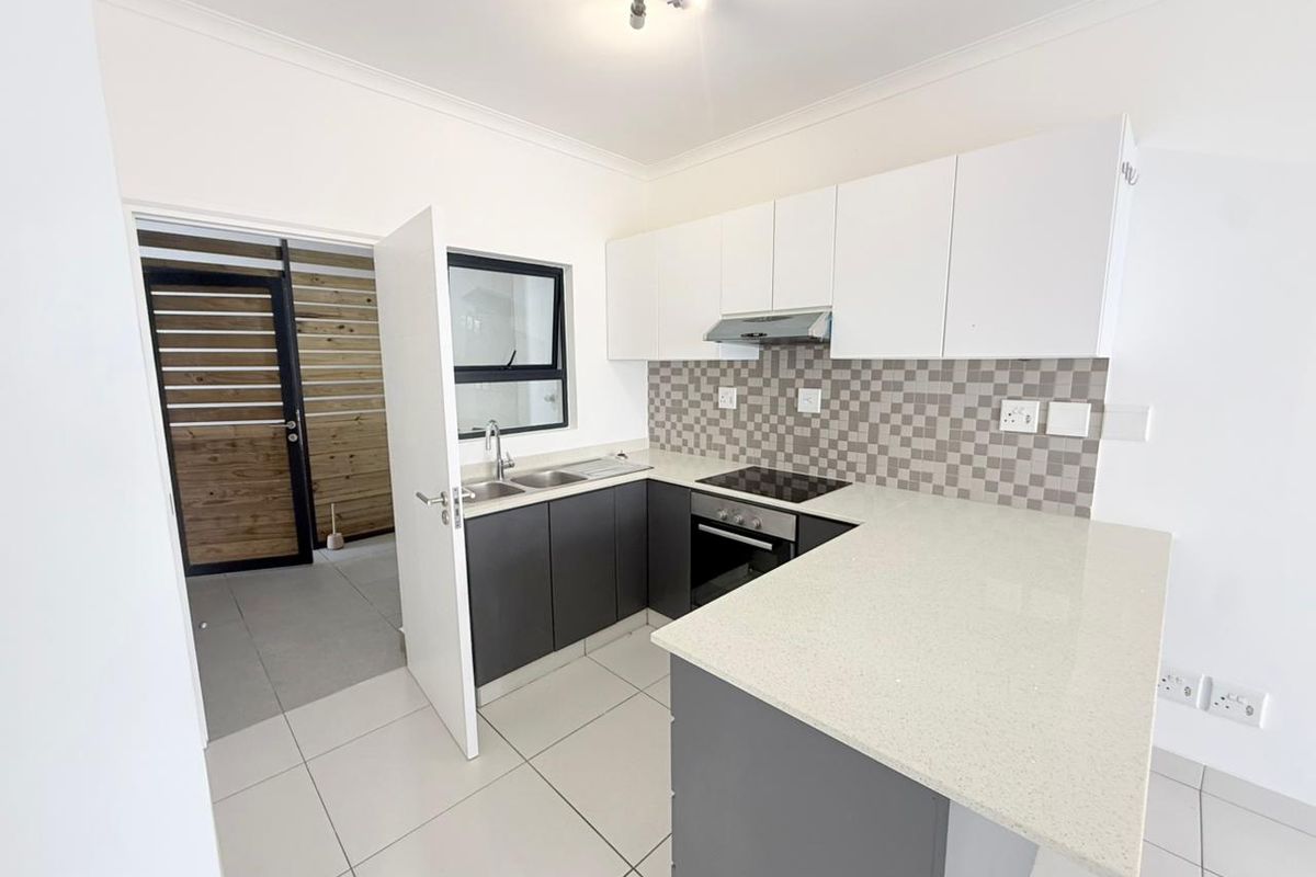 Modern 2 bedroom pet friendly apartment - Photo 2