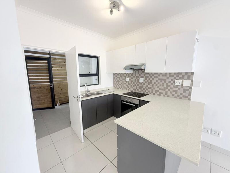 Modern 2 bedroom pet friendly apartment - Photo 2