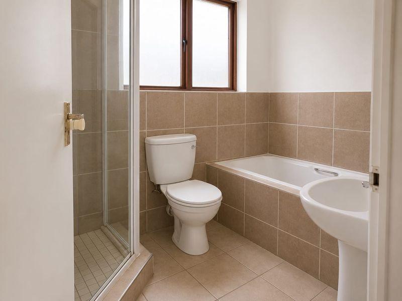 2 Bedroom Flat For Sale in Helderwyk - Photo 4