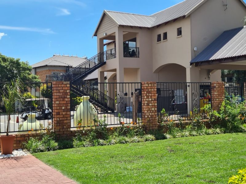 2 Bedroom Flat For Sale in Helderwyk - Photo 10