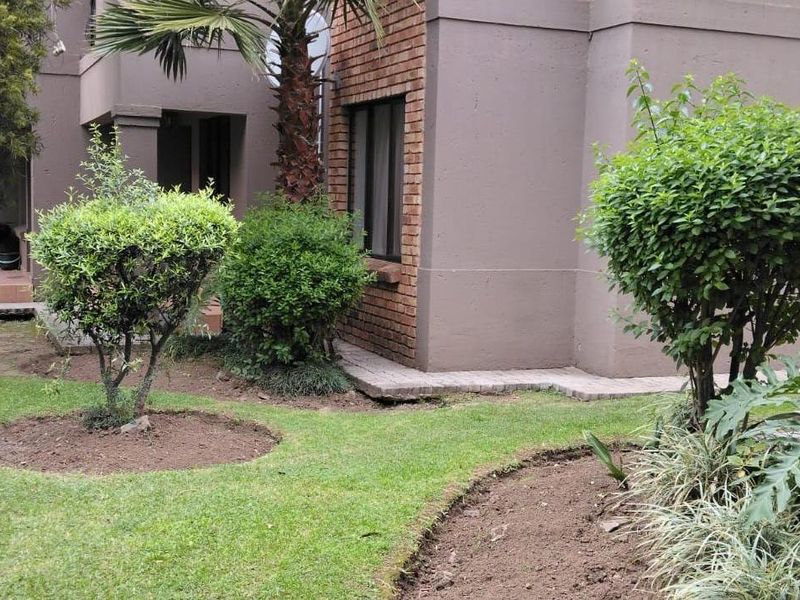 2 Bedroom Flat For Sale in Helderwyk - Photo 9