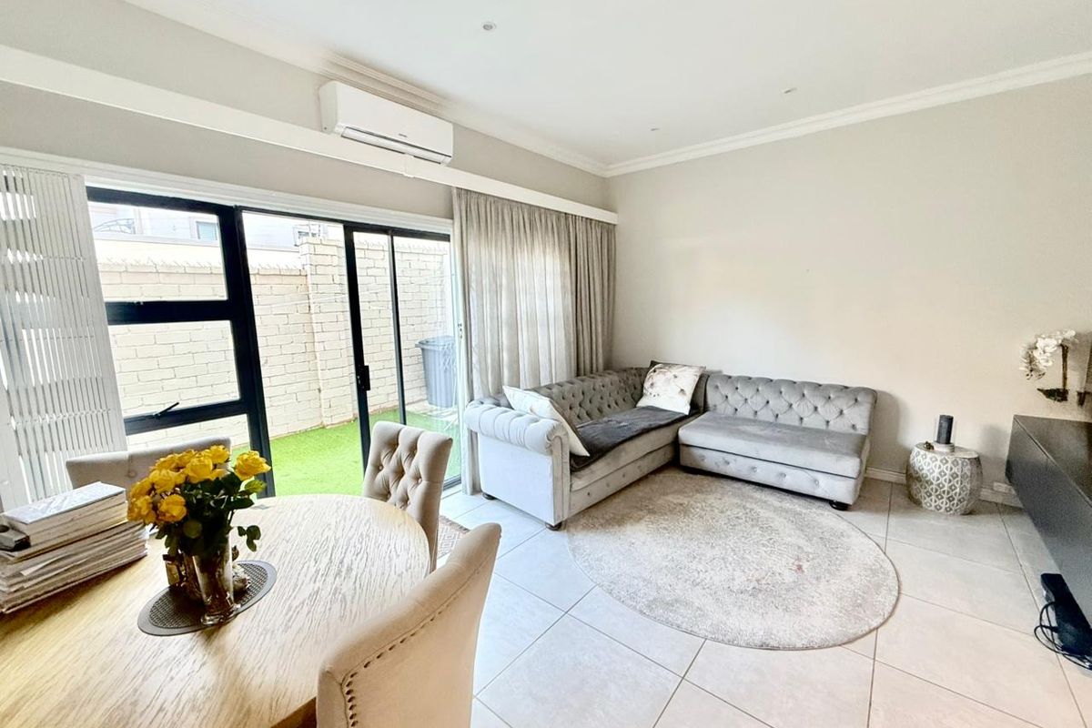 Stunning 4 bedroom townhouse In Morningside - Photo 4