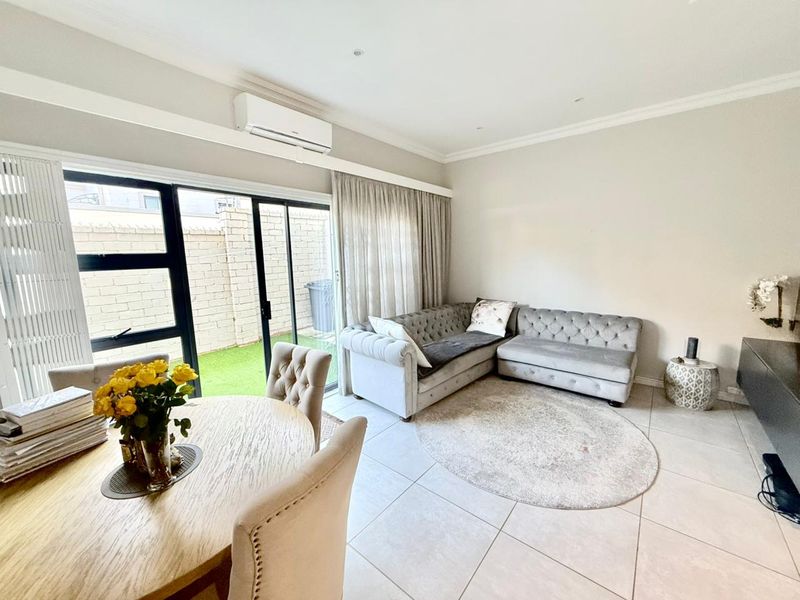Stunning 4 bedroom townhouse In Morningside - Photo 4