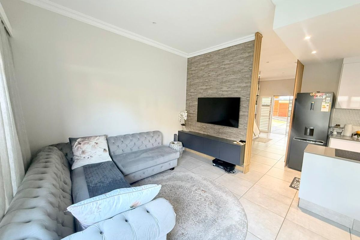 Stunning 4 bedroom townhouse In Morningside - Photo 5