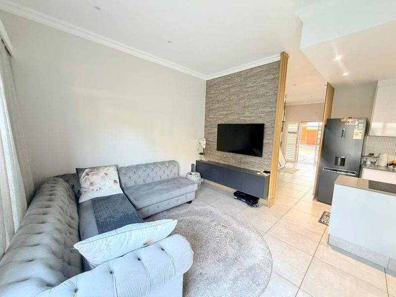 Stunning 4 bedroom townhouse In Morningside - Photo 5