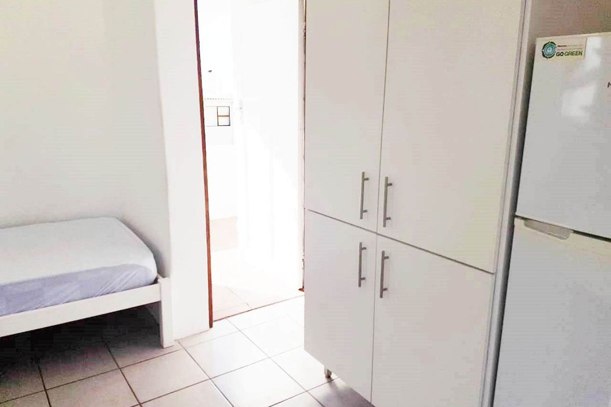 SUMMERSTRAND SEMI-FURNISHED STUDIO APARTMENT FOR RENT - Photo 5