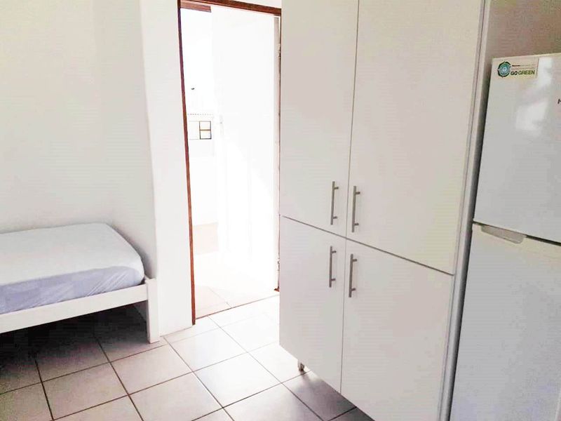 SUMMERSTRAND SEMI-FURNISHED STUDIO APARTMENT FOR RENT - Photo 5