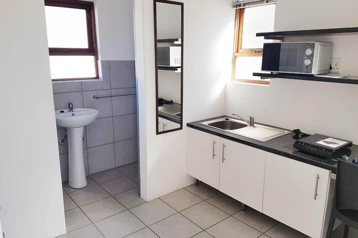SUMMERSTRAND SEMI-FURNISHED STUDIO APARTMENT FOR RENT - Photo 3