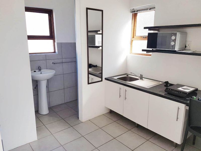 SUMMERSTRAND SEMI-FURNISHED STUDIO APARTMENT FOR RENT - Photo 3