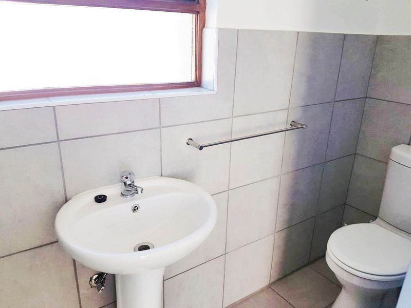 SUMMERSTRAND SEMI-FURNISHED STUDIO APARTMENT FOR RENT - Photo 7