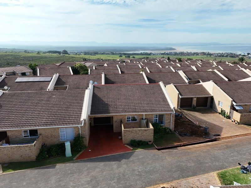 IMMACULATE 2 BEDROOM SECTIONAL TITLE UNIT IN SOUGHT AFTER UPMARKET EDENGLEN RETIREMENT VILLAGE - Photo 1