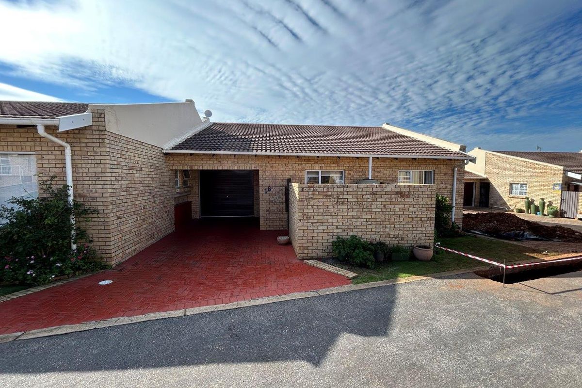 IMMACULATE 2 BEDROOM SECTIONAL TITLE UNIT IN SOUGHT AFTER UPMARKET EDENGLEN RETIREMENT VILLAGE - Photo 4
