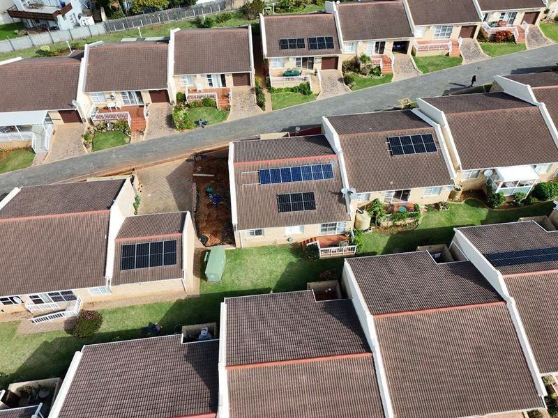 IMMACULATE 2 BEDROOM SECTIONAL TITLE UNIT IN SOUGHT AFTER UPMARKET EDENGLEN RETIREMENT VILLAGE - Photo 2