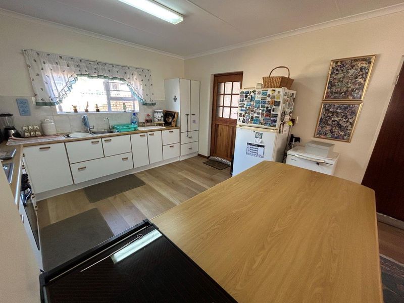 IMMACULATE 2 BEDROOM SECTIONAL TITLE UNIT IN SOUGHT AFTER UPMARKET EDENGLEN RETIREMENT VILLAGE - Photo 6
