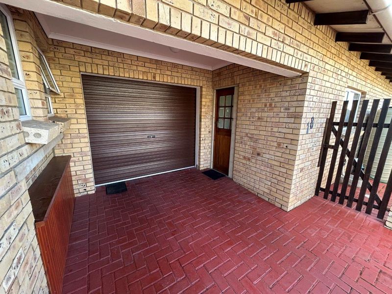 IMMACULATE 2 BEDROOM SECTIONAL TITLE UNIT IN SOUGHT AFTER UPMARKET EDENGLEN RETIREMENT VILLAGE - Photo 5